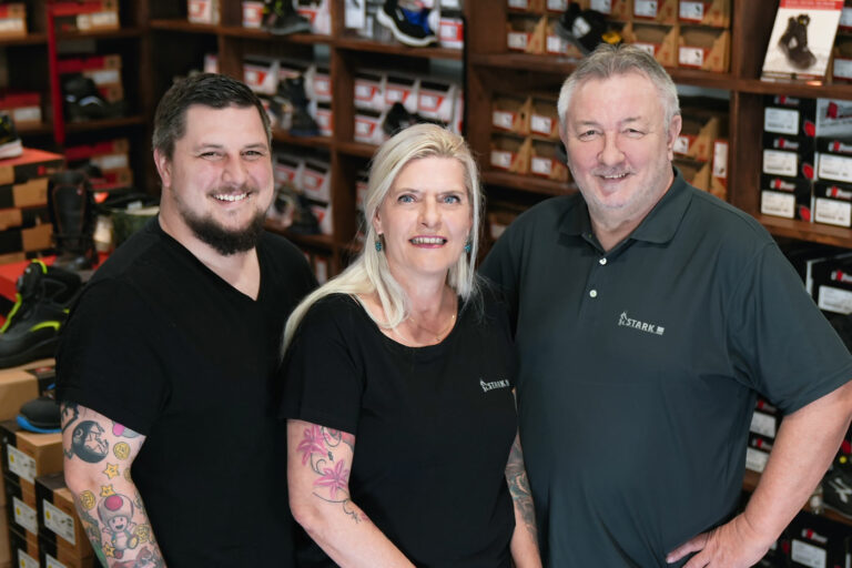 Familienbild der Familie Stark mit Moritz, Rita und Josef Stark (von links nach rechts)