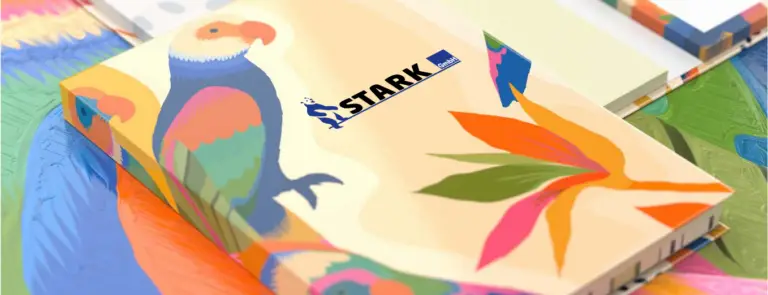 Notizbuch mit Stark Logo und Papagei auf dem Cover